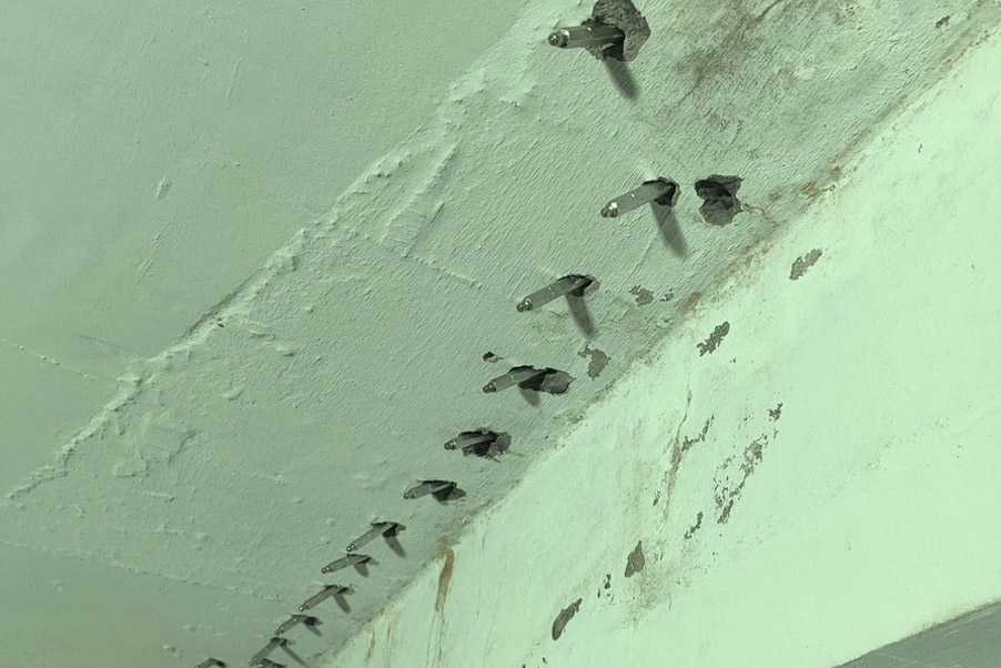 Epóxi ou Poliuretano? Como definir a melhor solução para fissuras em concreto